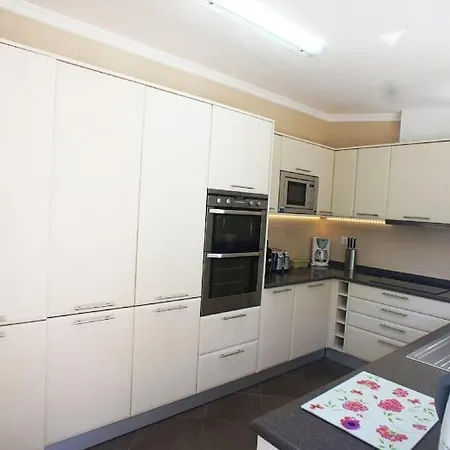 Вилла Sleeps 8 Pool Air Con T480090 Вале-до-Лобо