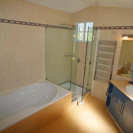 Sleeps 8 Pool Air Con T480090 ヴァーレ・ド・ローボ